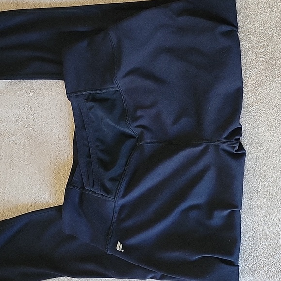 Fabletics Capri Leggings Size Md - Picture 3 of 3